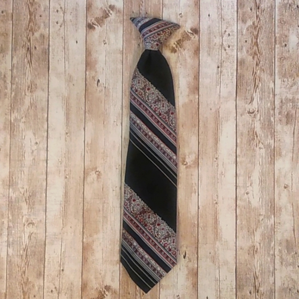 Designer Collection by Regal clip on tie diagonal design